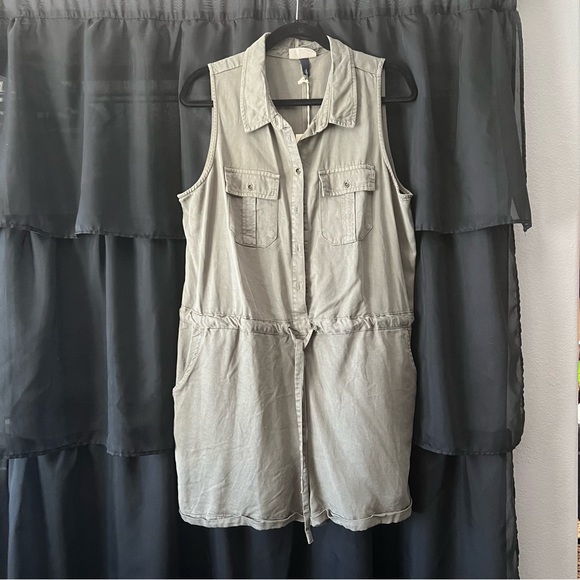 NWT button up romper - Picture 4 of 4